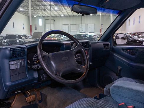 Used 1995 Chevrolet S10 Pickup LS RWD image 10