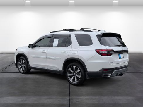 Certified 2024 Honda Pilot Elite image 3