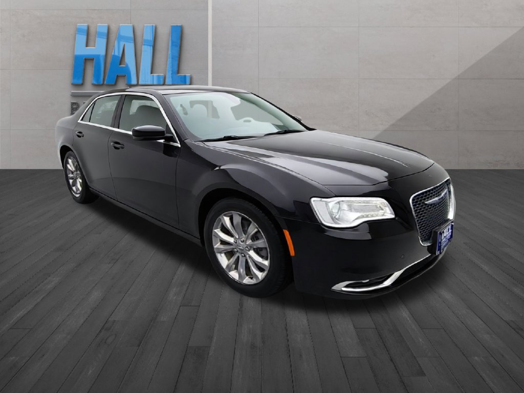 Used 2019 Chrysler 300 Touring L w/ Quick Order Package 22F AWD/4WD image 8