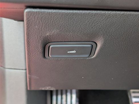 Used 2019 Chevrolet Corvette Stingray Convertible w/ 1LT image 21