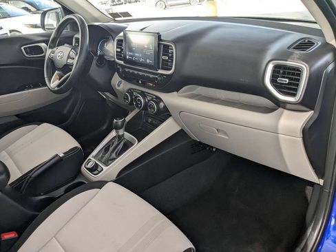 Used 2025 Hyundai Venue SEL FWD image 27