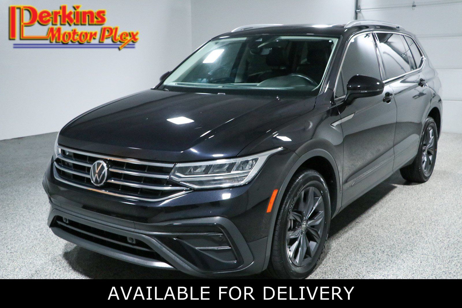 Used 2022 Volkswagen Tiguan SE w/ Panoramic Sunroof Package AWD/4WD image 1