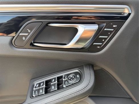 Used 2017 Porsche Macan S image 20