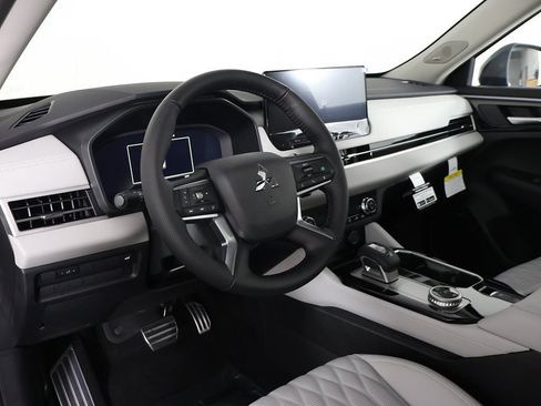 Used 2025 Mitsubishi Outlander SEL AWD/4WD image 30