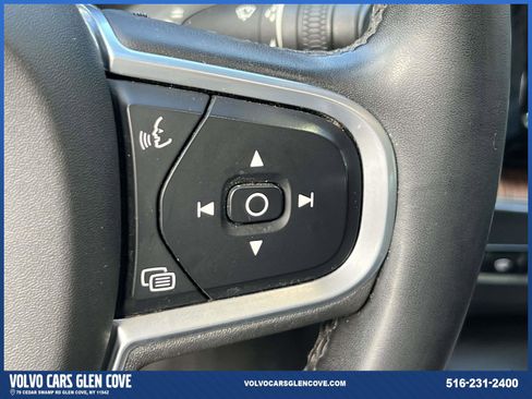 Used 2022 Volvo XC60 B5 Momentum w/ Climate Package image 22