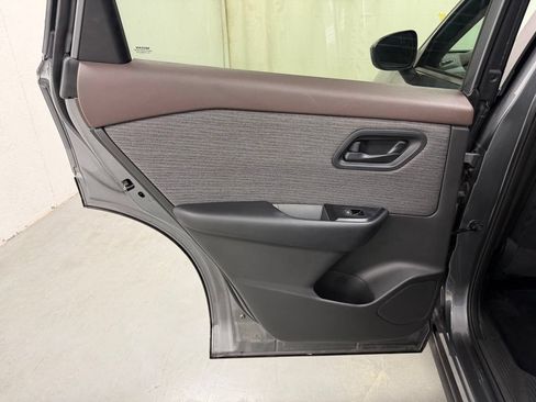 Used 2023 Nissan Rogue S AWD/4WD image 15
