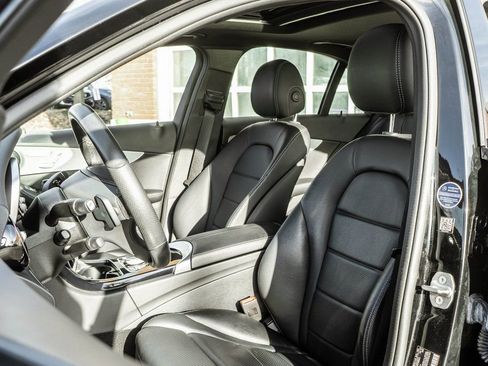 Used 2018 Mercedes-Benz C 300 4MATIC Sedan image 6