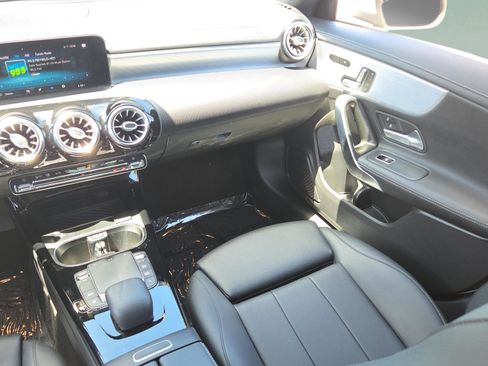Used 2021 Mercedes-Benz CLA 250 image 13