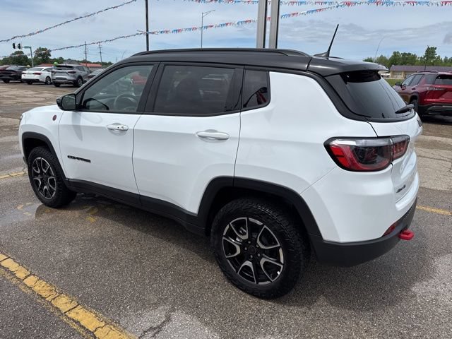 Used 2025 Jeep Compass Trailhawk AWD/4WD image 14
