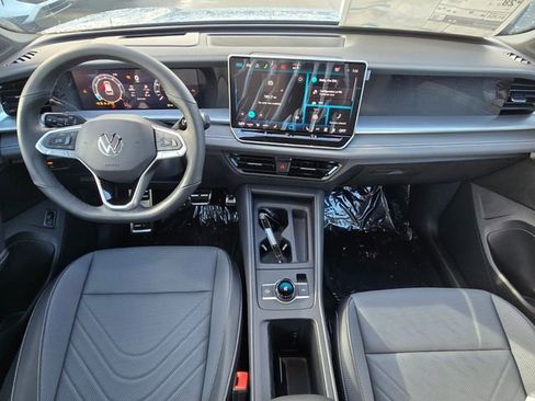 New 2026 Volkswagen Tiguan SE R-Line FWD image 16