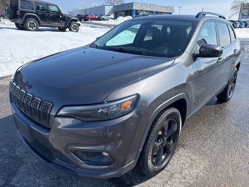 Used 2020 Jeep Cherokee Latitude Plus AWD/4WD image 3