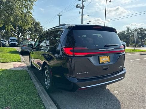 Used 2023 Chrysler Pacifica Limited FWD image 5