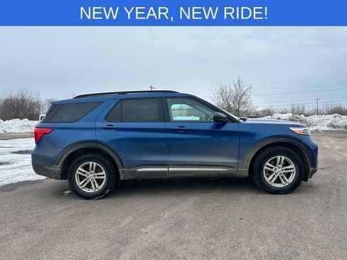 Used 2022 Ford Explorer XLT w/ Equipment Group 202A image 7
