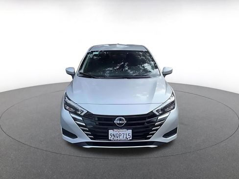 Used 2025 Nissan Versa SV image 4