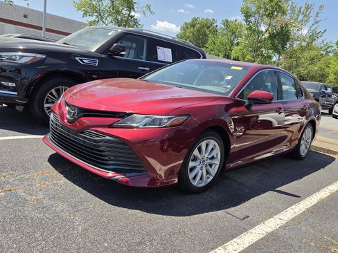 Certified 2018 Toyota Camry LE image 1