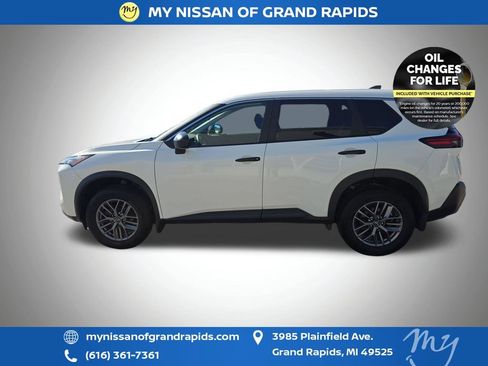 Used 2023 Nissan Rogue S AWD/4WD image 5