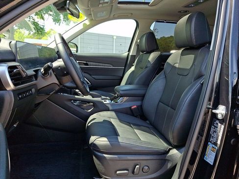 Used 2025 Kia Telluride EX w/ EX Captain's Chair Package FWD image 13
