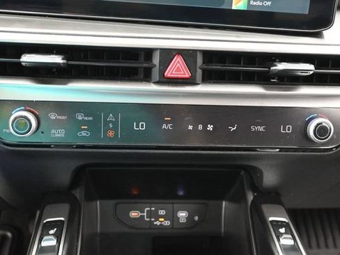 Used 2025 Kia Sorento S FWD image 23