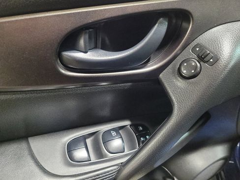 Used 2020 Nissan Rogue Sport S image 27