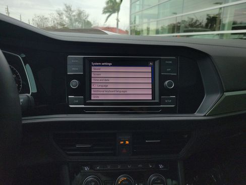 Used 2019 Volkswagen Jetta SE image 21