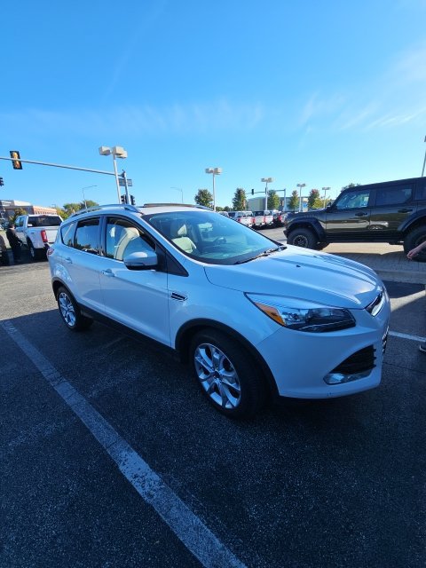 Used 2016 Ford Escape Titanium w/ Equipment Group 301A AWD/4WD image 2