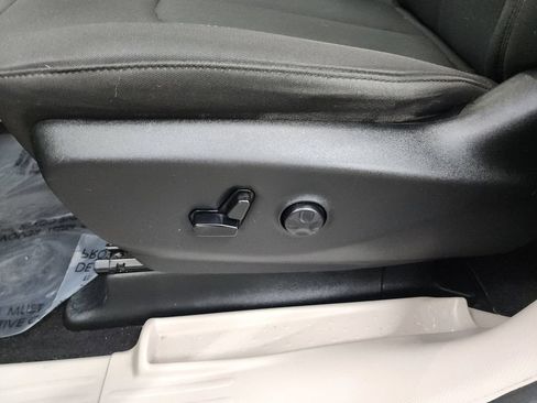 Used 2018 Chrysler Pacifica Touring Plus FWD image 13