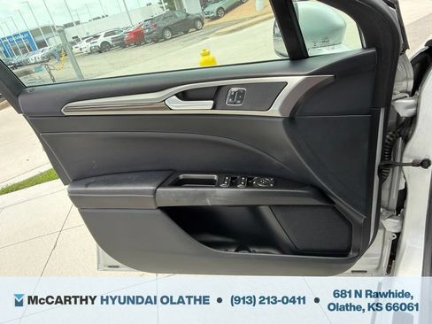 Used 2017 Ford Fusion SE FWD image 30