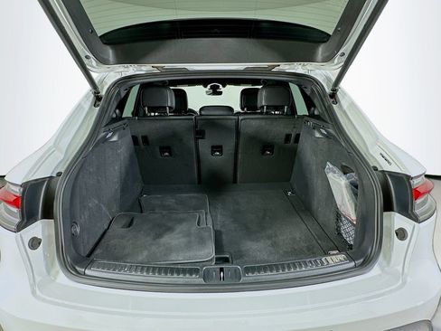 Certified 2022 Porsche Macan AWD/4WD image 28