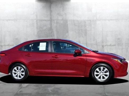 Used 2025 Toyota Corolla LE image 5