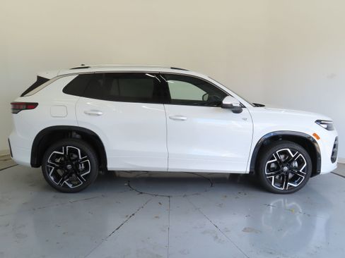 New 2026 Volkswagen Tiguan SEL R-Line image 2