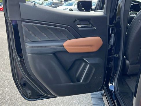 Used 2024 GMC Canyon AT4 image 31