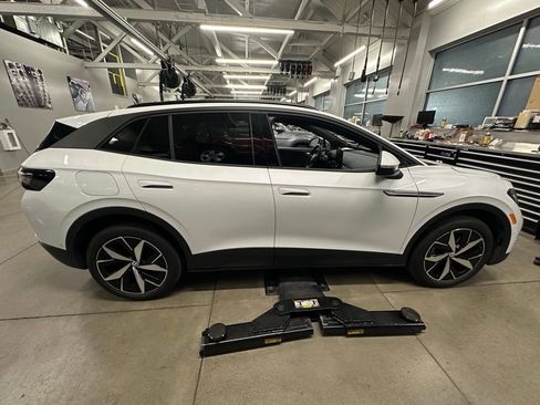 Used 2023 Volkswagen ID.4 Pro S image 8