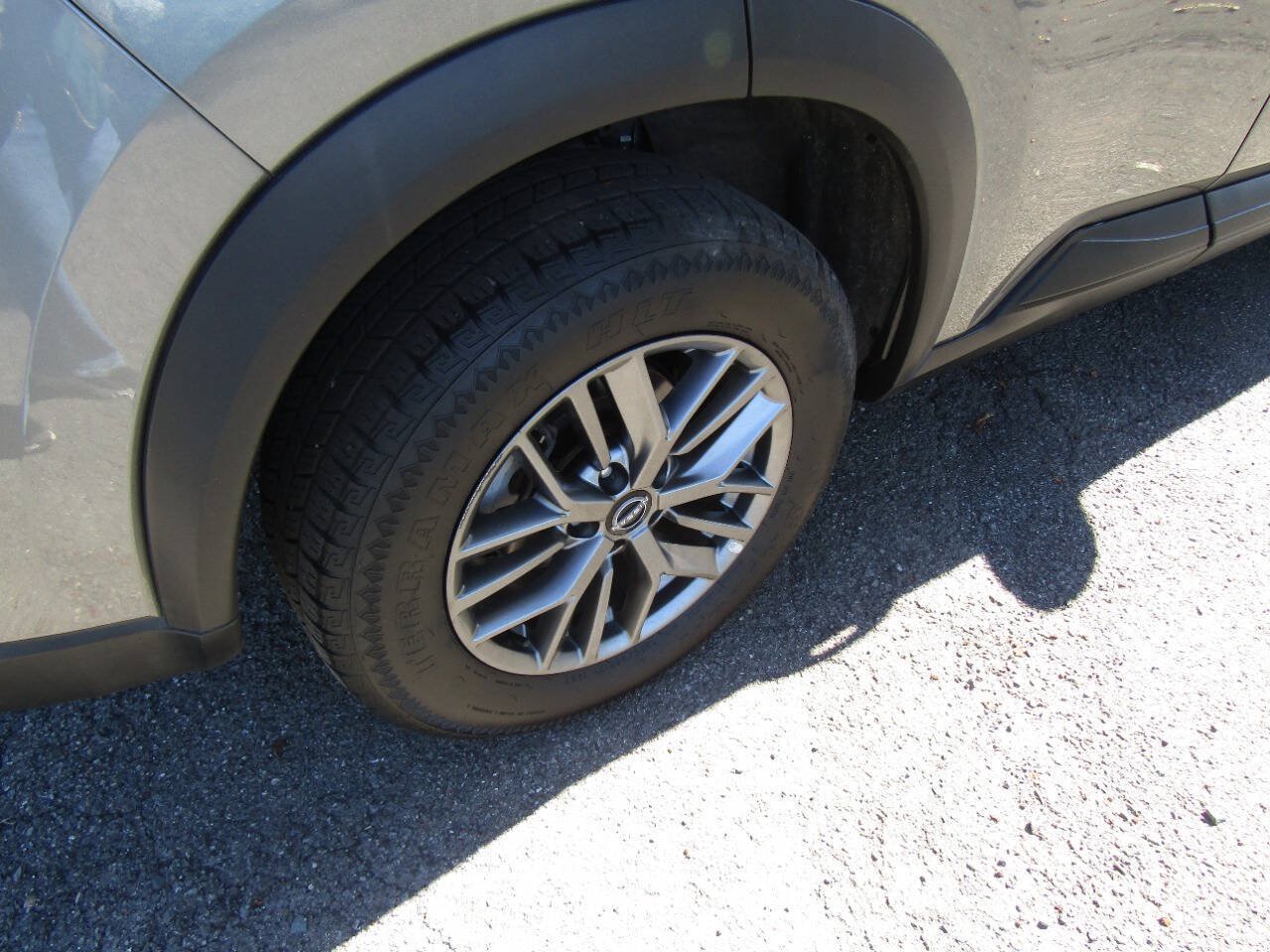 Used 2024 Nissan Rogue S AWD/4WD image 33