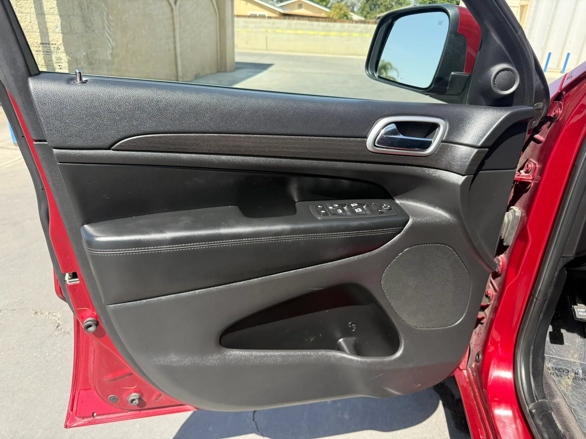 Used 2015 Jeep Grand Cherokee Altitude RWD image 24