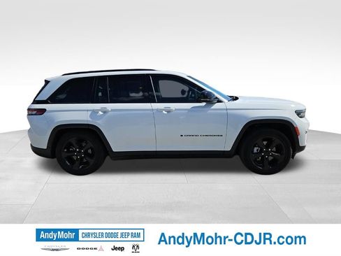 Used 2023 Jeep Grand Cherokee Limited w/ Black Appearance Package AWD/4WD image 4