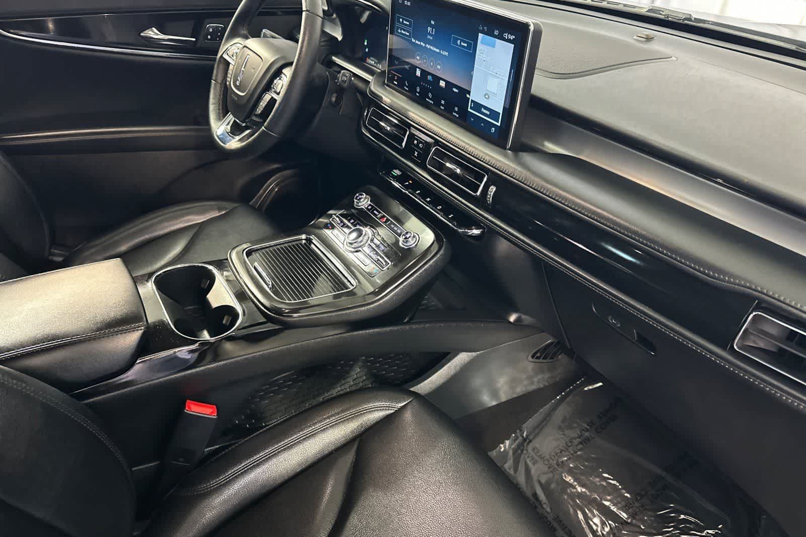 Used 2022 Lincoln Nautilus FWD w/ Premium Package image 19