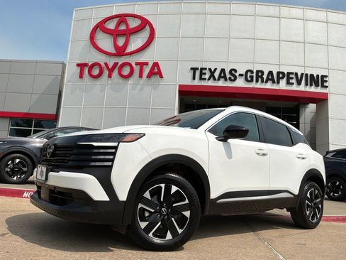 Used 2026 Nissan Kicks SV w/ Cold Weather Package AWD/4WD image 2