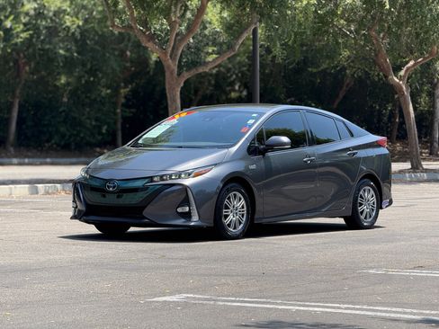 Used 2019 Toyota Prius Prime Advanced image 7