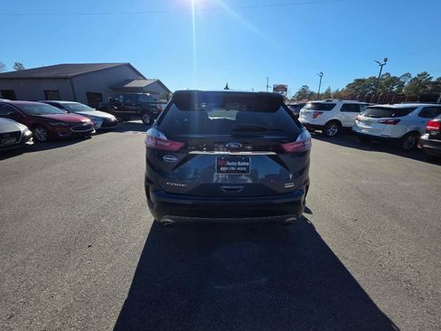 Used 2019 Ford Edge SEL w/ Cold Weather Package image 3