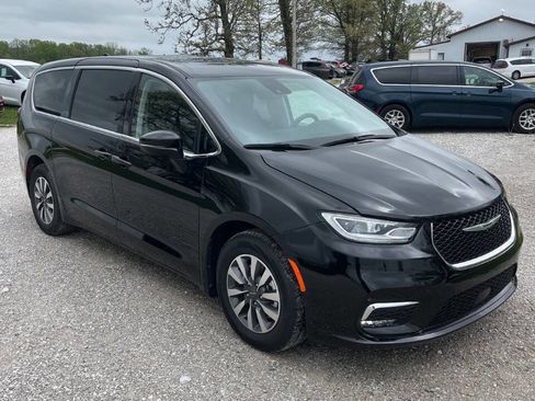 Used 2024 Chrysler Pacifica Limited FWD image 7