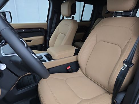 New 2026 Land Rover Defender 130 X-Dynamic SE image 15