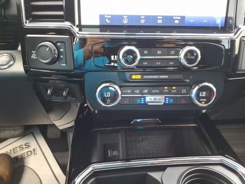Used 2022 Ford F250 Lariat w/ Black Appearance Package AWD/4WD image 19