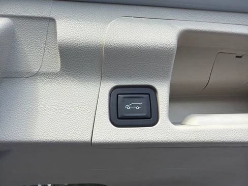Used 2023 GMC Acadia Denali AWD/4WD image 9