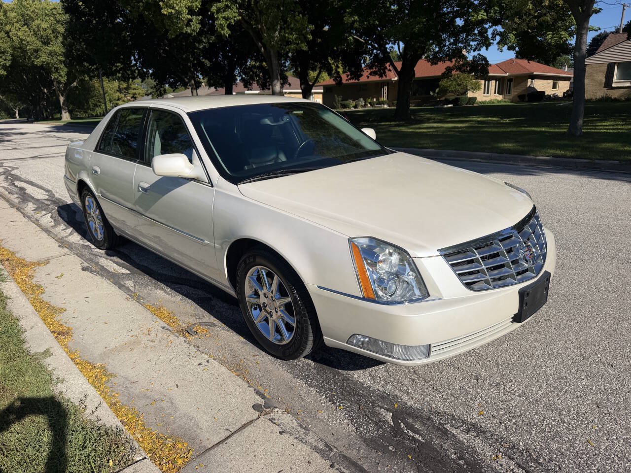 Used 2011 Cadillac DTS FWD image 7