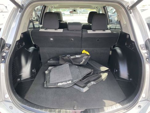 Used 2018 Toyota RAV4 XLE FWD image 10