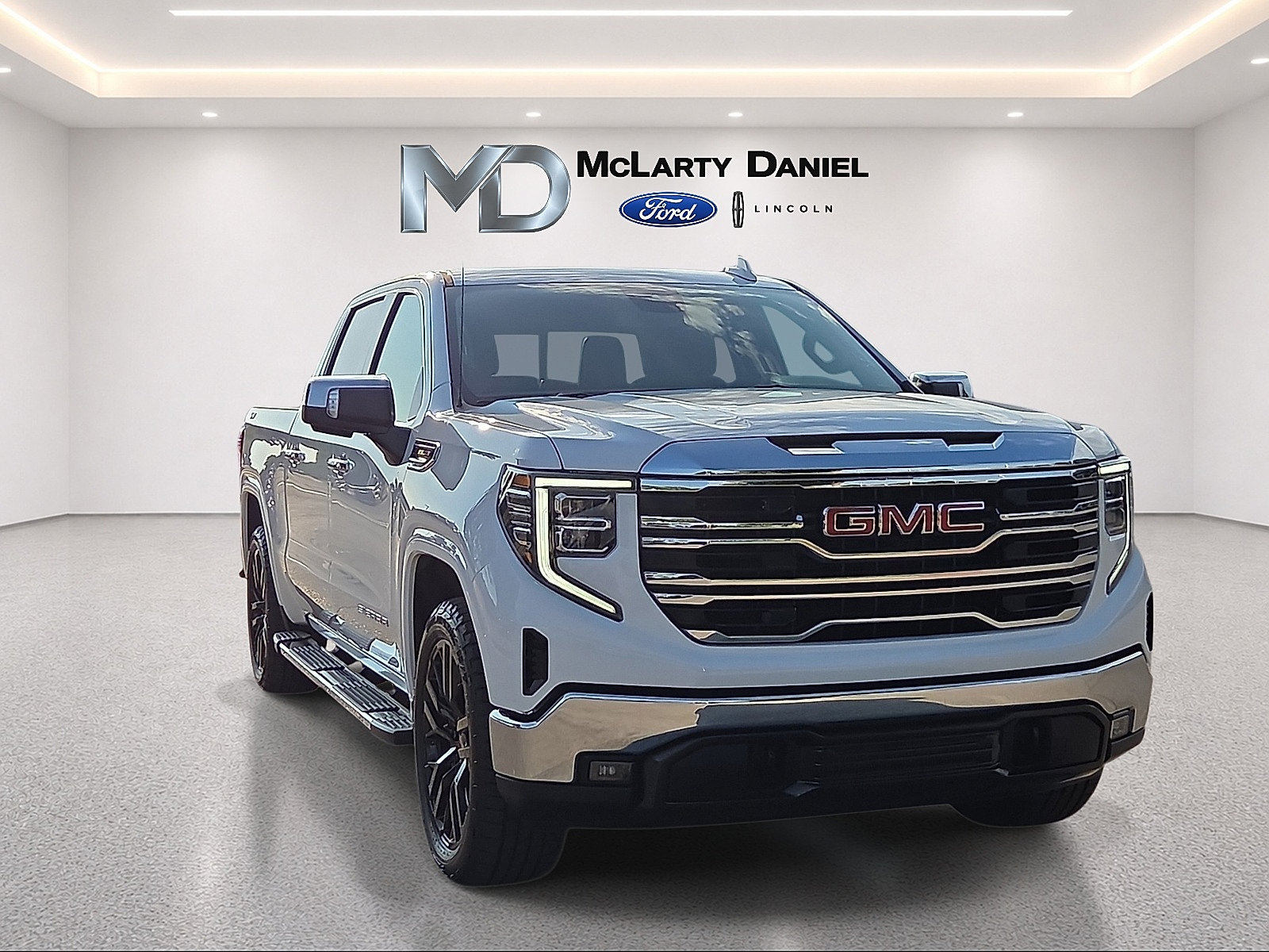 Used 2024 GMC Sierra 1500 SLT w/ SLT Premium Package AWD/4WD image 1
