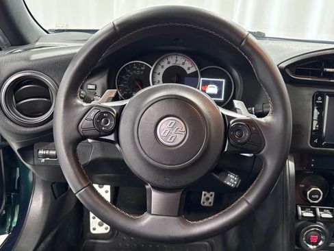 Used 2020 Toyota 86 RWD image 13
