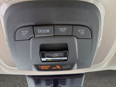 Used 2025 Toyota Corolla LE FWD image 11