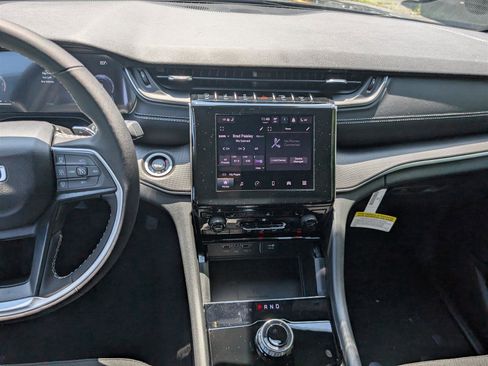 New 2025 Jeep Grand Cherokee Laredo X w/ Luxury Tech Group I image 16