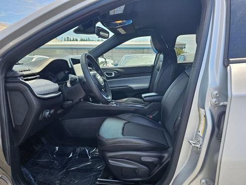 Used 2024 Jeep Compass Latitude AWD/4WD image 21